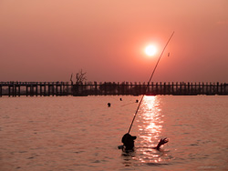 Под остатками плота