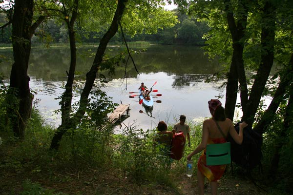 Спускаем байдарки на воду