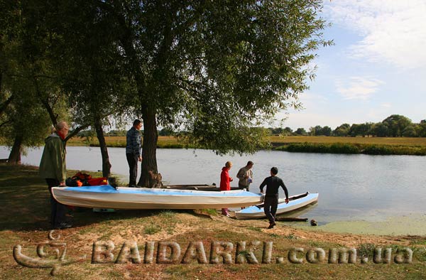 Спускаем байдарки на воду